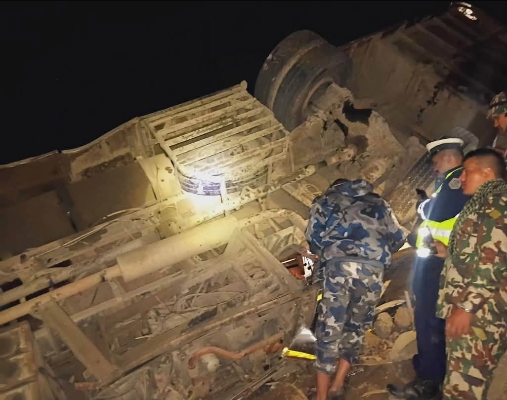 पोखराबाट काठमाडौं आउँदै गरेको बस त्रिशूली नदीमा खस्दा १७ जनाको मृत्यु