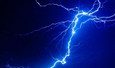 सर्लाहीमा चट्याङ पर्दा घरमा आगलागी, ठूलो धनमाल क्षति, एक जना घाइते