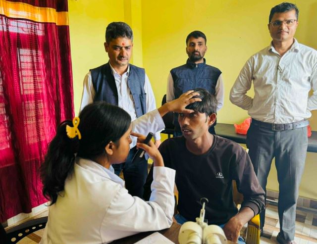 टरौलीमा निःशुल्क आँखा शिविर, १४ जनामा मोतियाबिन्दु पहिचान