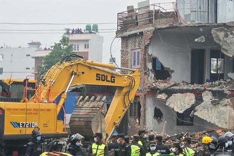 मनोहरा किनारमा सुकुम्बासी बस्ती हटाउन डोजर, १९ सय प्रहरी परिचालन