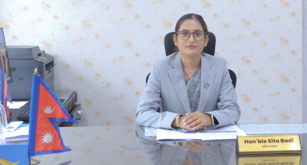 धर्नामा बसेकी विनुसँग महिलामन्त्रीको भेट