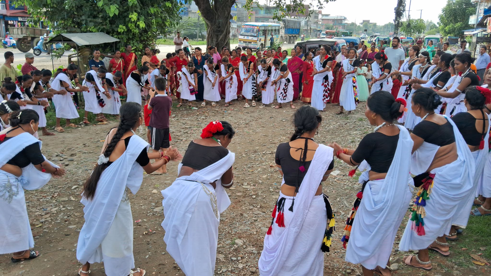 यसरी मनाउँदैछन् चितवनका थारू महिलाले आज ‘जितिया पर्व’